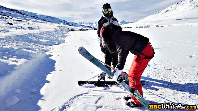 roundass inked cutie rides BBC