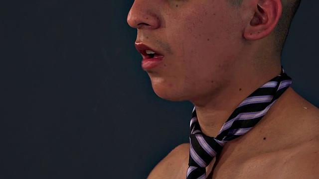 мило получает по полной от большого члена нико