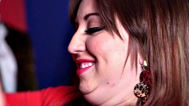 Customer Service XLGirls.com Style