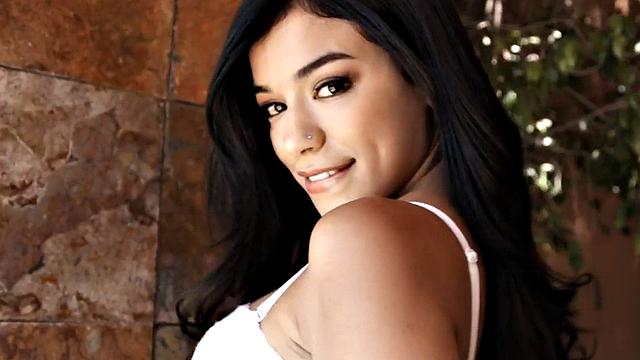 Latin babe in college uniform pussynailed after deepthroating