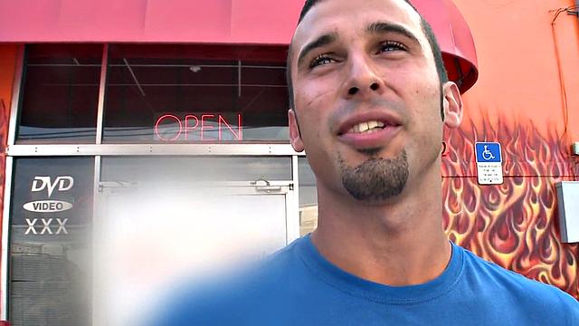 Fooled str8 gloryhole sucked and by gay dude