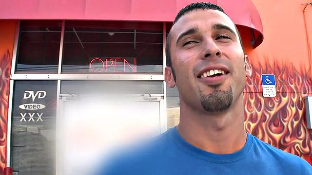 Fooled str8 gloryhole sucked and by gay dude