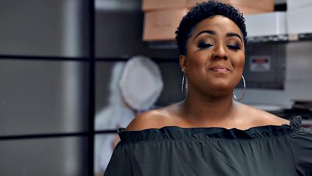 Huge ebony cougar fucks skinny guy