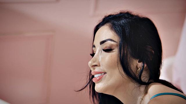 Perfect Glamour Girl