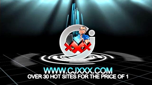 Полли устраивает себе жаркий взрывный оргазм в одиночку