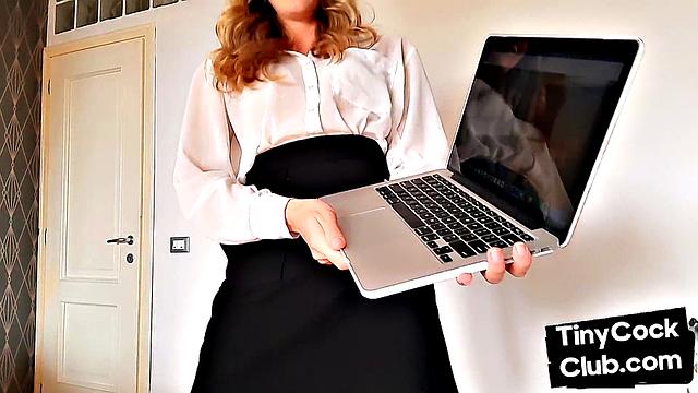 британская малышка в чулках стебёт мелкие члены