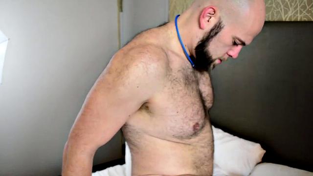 Dean Gauge is back and he is hungry for Derek's thick cock. Derek is quick to work on Dean's nips, before sucking his cock. Then, with his legs in the air, Derek eats Dean's ass.