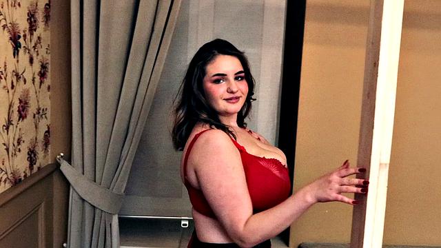 Molly Evans: Camera Loves Her