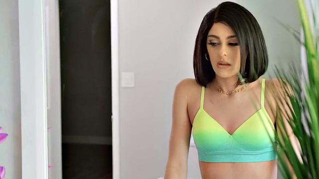 Curvy lesbian beauty licked by masturbating girlfriend