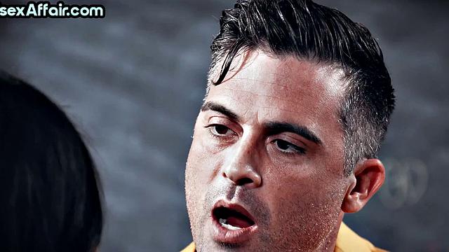 Beauty teacher cockriding in 3some