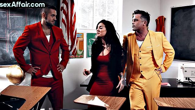 Beauty teacher cockriding in 3some