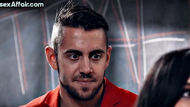 Beauty teacher cockriding in 3some