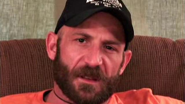 Шейн сам не знает кто он, но от группняка с мужиками не отказывается