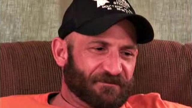 Шейн сам не знает кто он, но от группняка с мужиками не отказывается