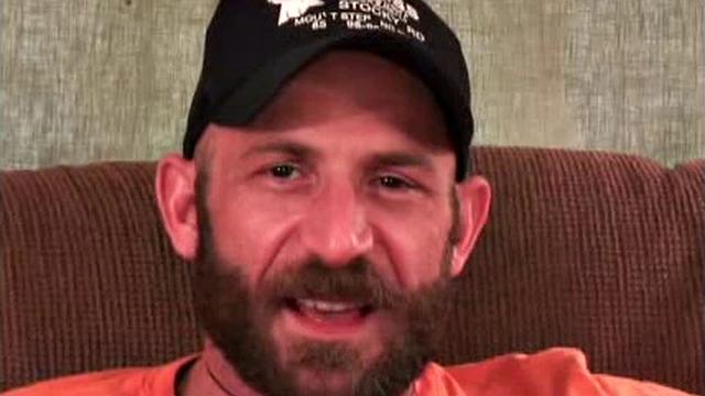 Шейн сам не знает кто он, но от группняка с мужиками не отказывается