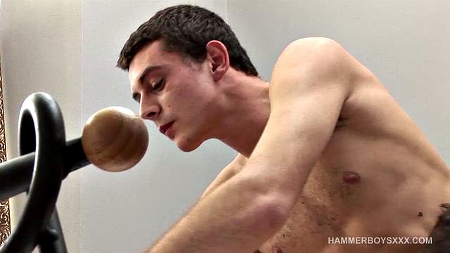 Ариэль Варга получает по полной от Ксандера Холлиса без резинки