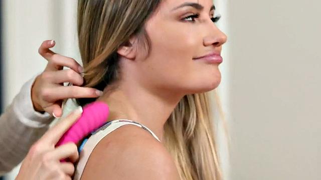 Подруга перешла от массажа к стропону - и смех и грех