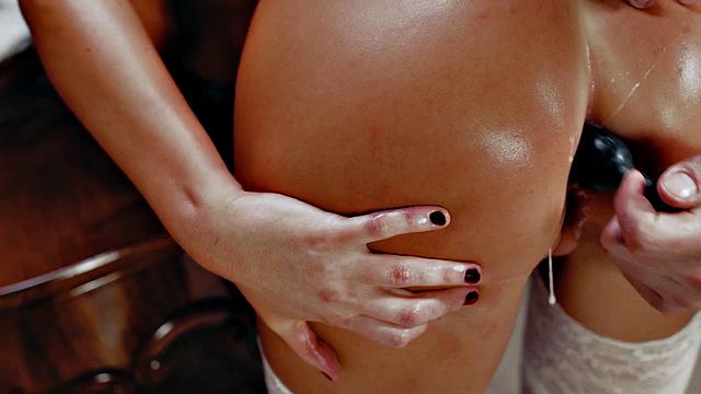 Anal bang for deepthroating MILF in sexy stockings