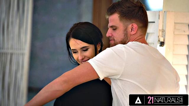 21 NATURALS - Gorgeous Alyssa Bounty Gets Her Hot Ass Fucked During Perfect Sunset