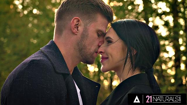 21 NATURALS - Gorgeous Alyssa Bounty Gets Her Hot Ass Fucked During Perfect Sunset