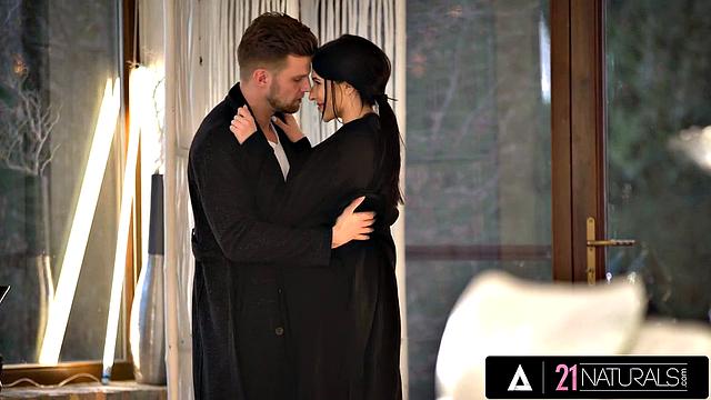 21 NATURALS - Gorgeous Alyssa Bounty Gets Her Hot Ass Fucked During Perfect Sunset