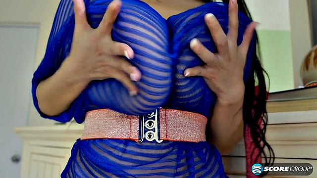 Hitomi's big-tit Show