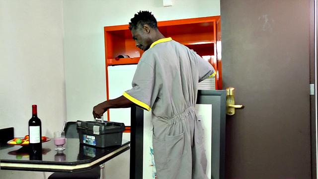 Handyman's BBC Makes Ts Isa Laurence Cum