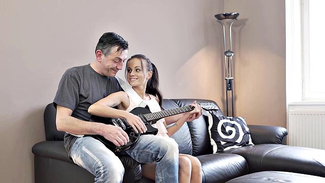 After concert sweetheart makes acquaintance with old musicians' dick