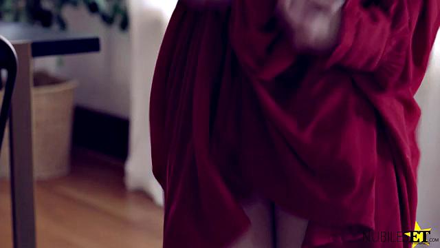 Handmaidens The Woman - S2:E5