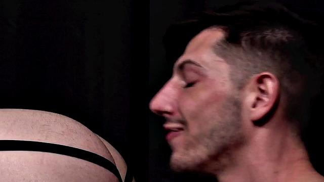 Athletic top stud fucks twink in bareback anal sex