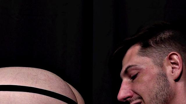 Athletic top stud fucks twink in bareback anal sex