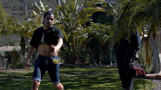 Black muscle rims bottom before bareback in couple