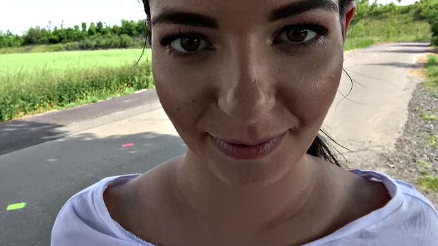 Hot tourist gets picnic bench creampie