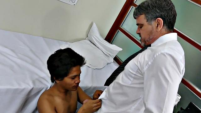 Nippon twink barebacked by doctor in infirmary