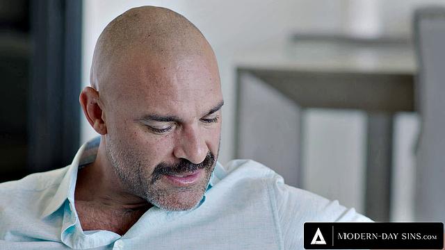 Modern-Day Sins - Pervert Man Analyzed This Cute Cheerleader Alexis Tae