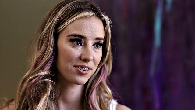 Сабина Руж заводит горячее трио со взрослой Пенни Барбер и дерзкой Хейли Рид