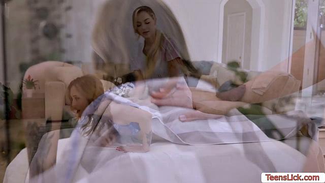 I let my masseuse eat my pussy after a massage