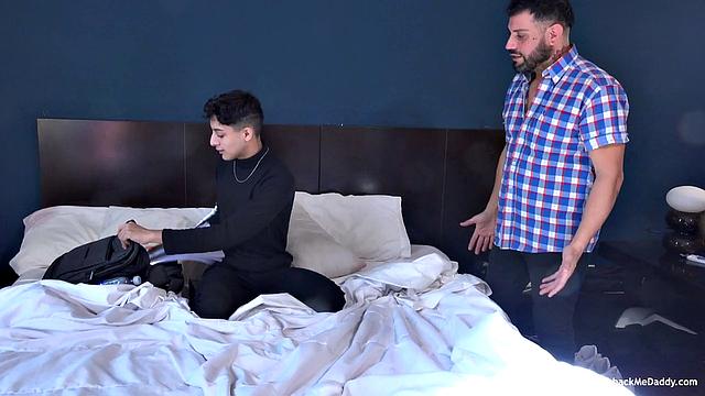 Даниэль знакомится с Бруно и сразу проверяет на прочность