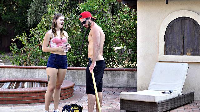 Ella Nova раздолбала диван так, что трусики еле выжили