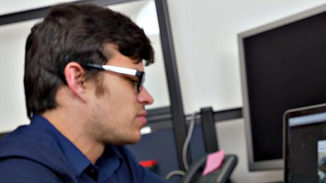 гей-босс жестко трахает подчинённого втроём в офисе