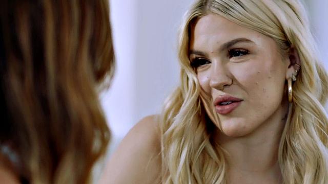 Stunning Lesbian Licking her Love