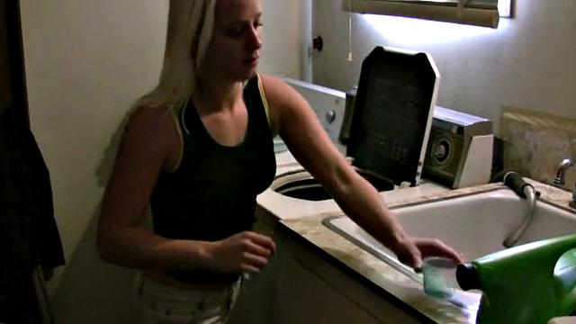 Jewel Blowjob and rubbing in Shower