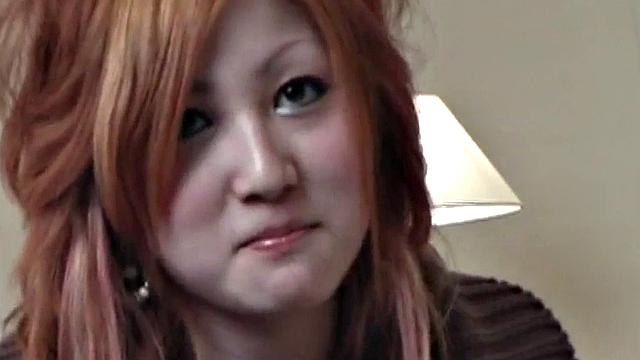 японская рыжая отсасывает и получает глубокий трах