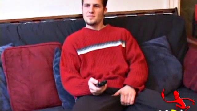 Лекс не сдерживается и кончает с игрушками в руке