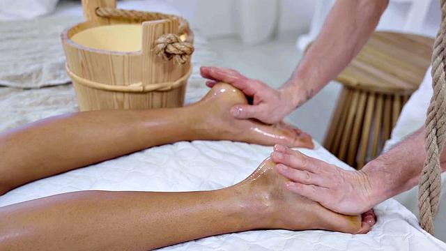 Massaged 21yo bae fucked in wet pussy by massaging guy