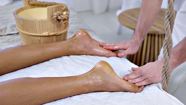 Massaged 21yo bae fucked in wet pussy by massaging guy