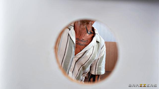 Peeping Gal: Chapter 3