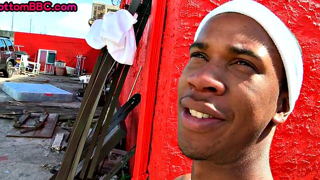 Nubian thug picked up and drilled outdoors by white top