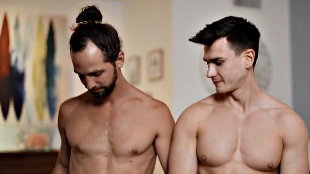 Eager jock fucks his muscular BF's asshole before big facial