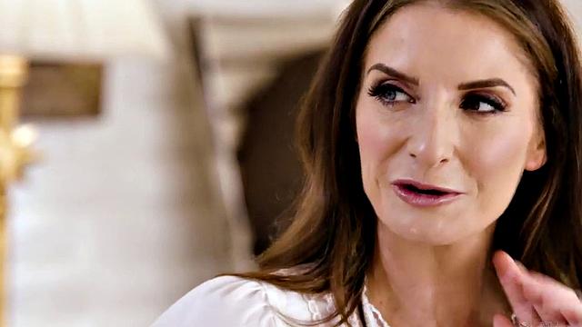 Dyke lady seduces toying MILF lesbian b4 eating her out